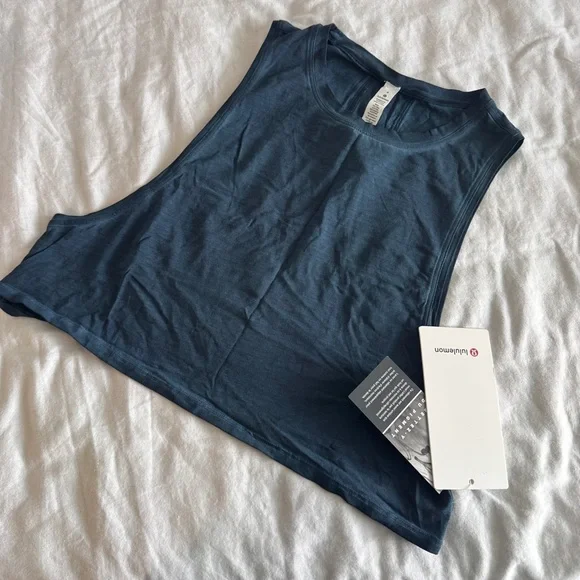 106 🆕 Lululemon Muscle Fade Love Crop Tank - Washed Night Driver - Picture 6 of 11